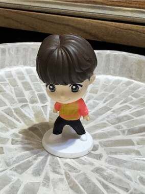 BTS TinyTAN SUGA McDonald’s 2025 Happy Meal Throwback Figure w/ Card No Box